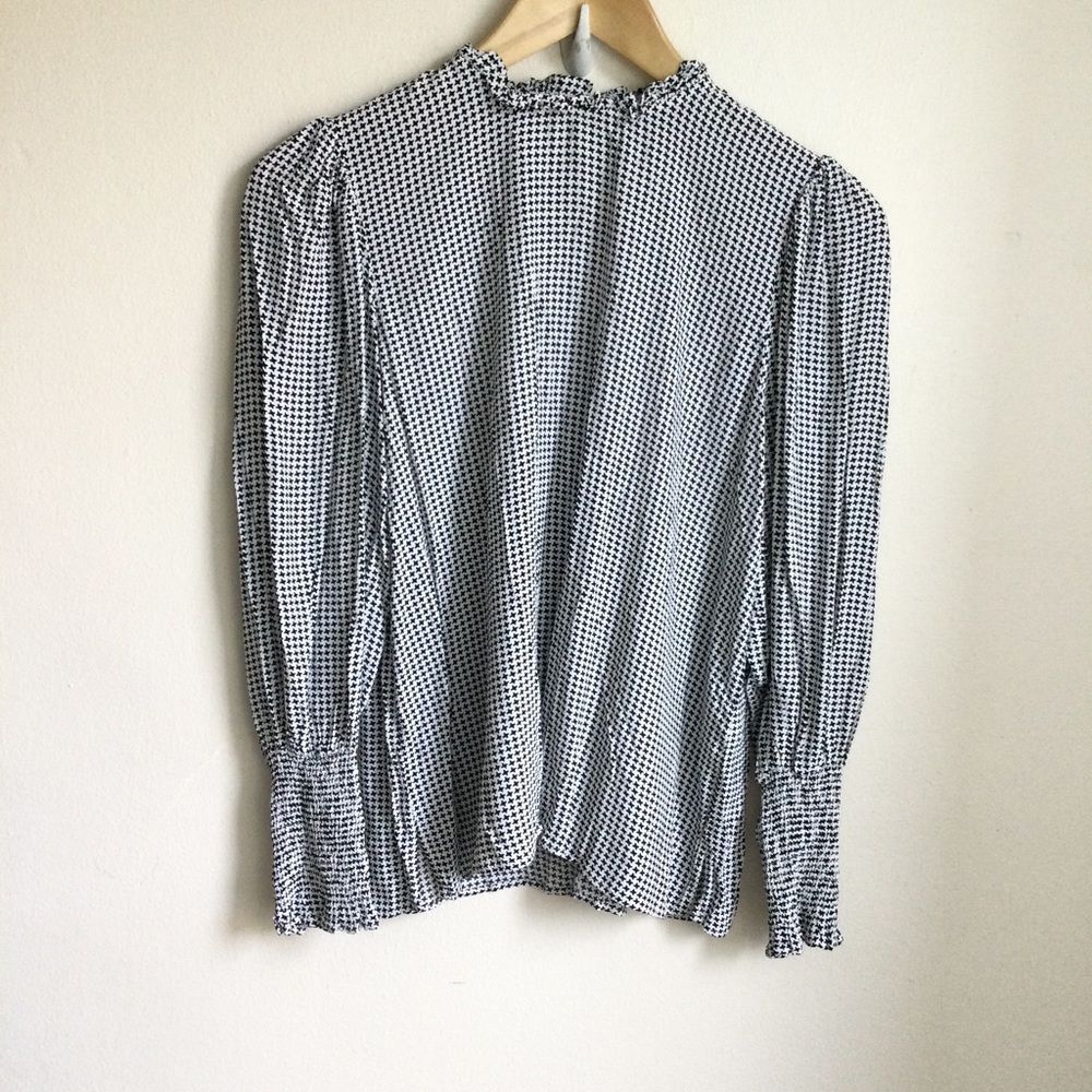 ZARA BLOUSE Black White Pullover Size S Long Sleeves